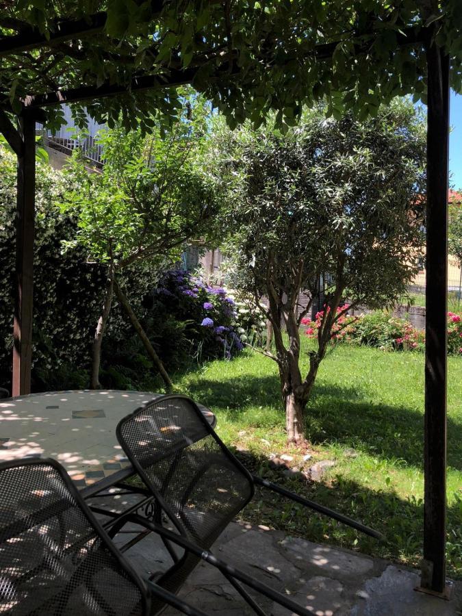 The Children Smile- With Private Garden Colico Exterior foto